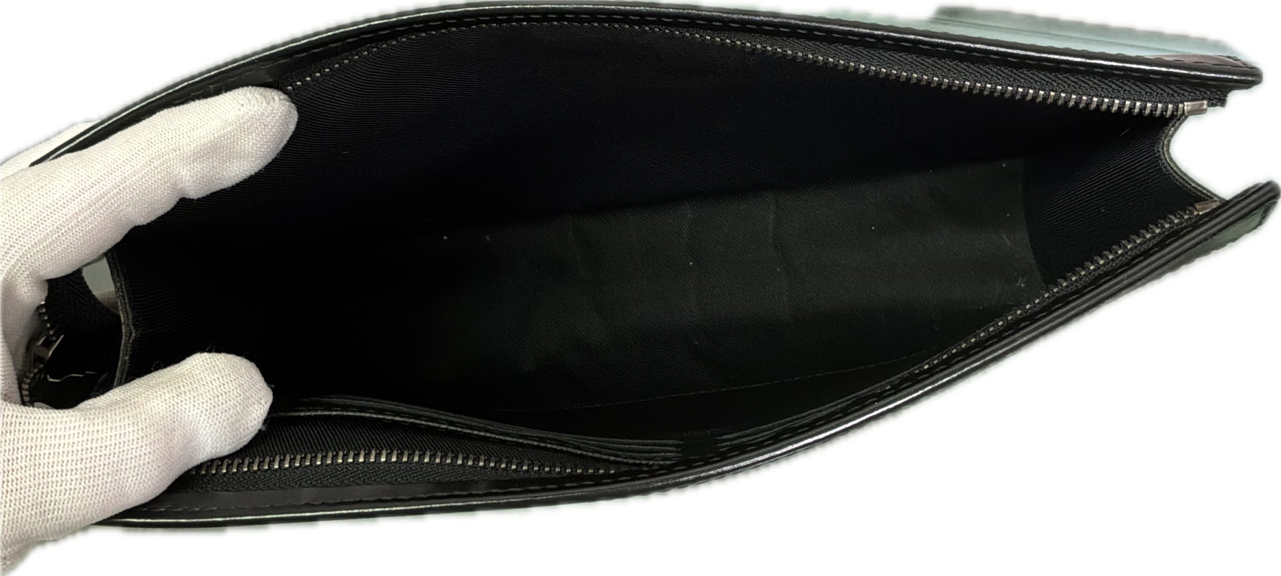 Louis Vuitton Pochette Voyage MM Monogram Eclipse Clutch - Image 2