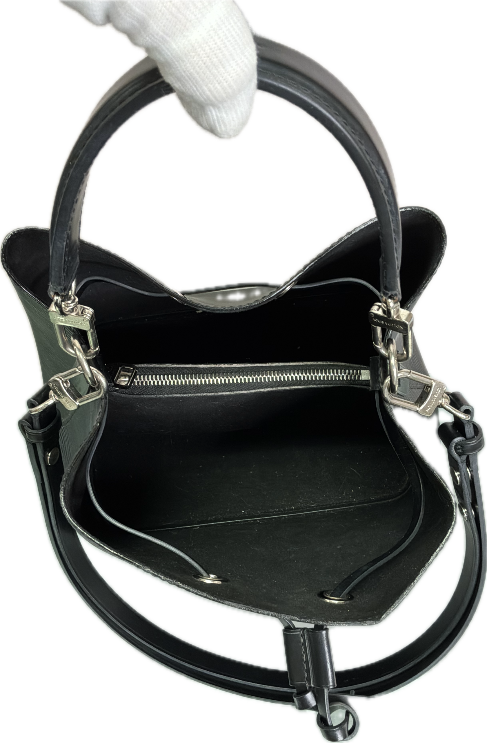 Louis Vuitton NéoNoé MM Black Epi Leather Bucket Bag - Image 4